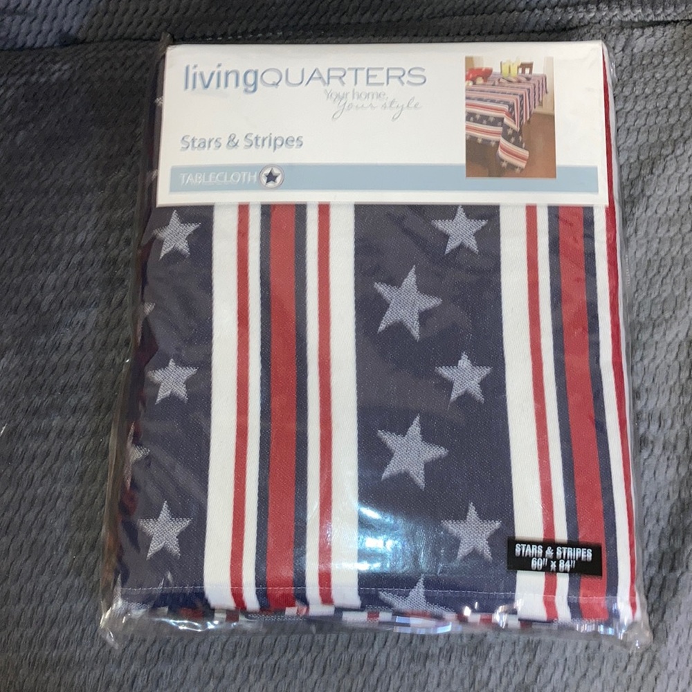 LivingQuarters Tablecloth. 60”X84” NWT